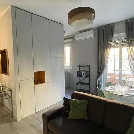 Apartamento Stilish Few Steps From The Underground Milán