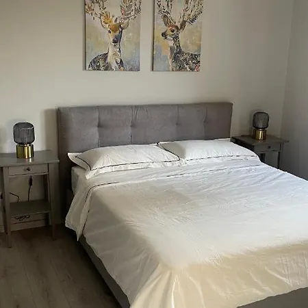 Stilish Few Steps From The Underground Milánó